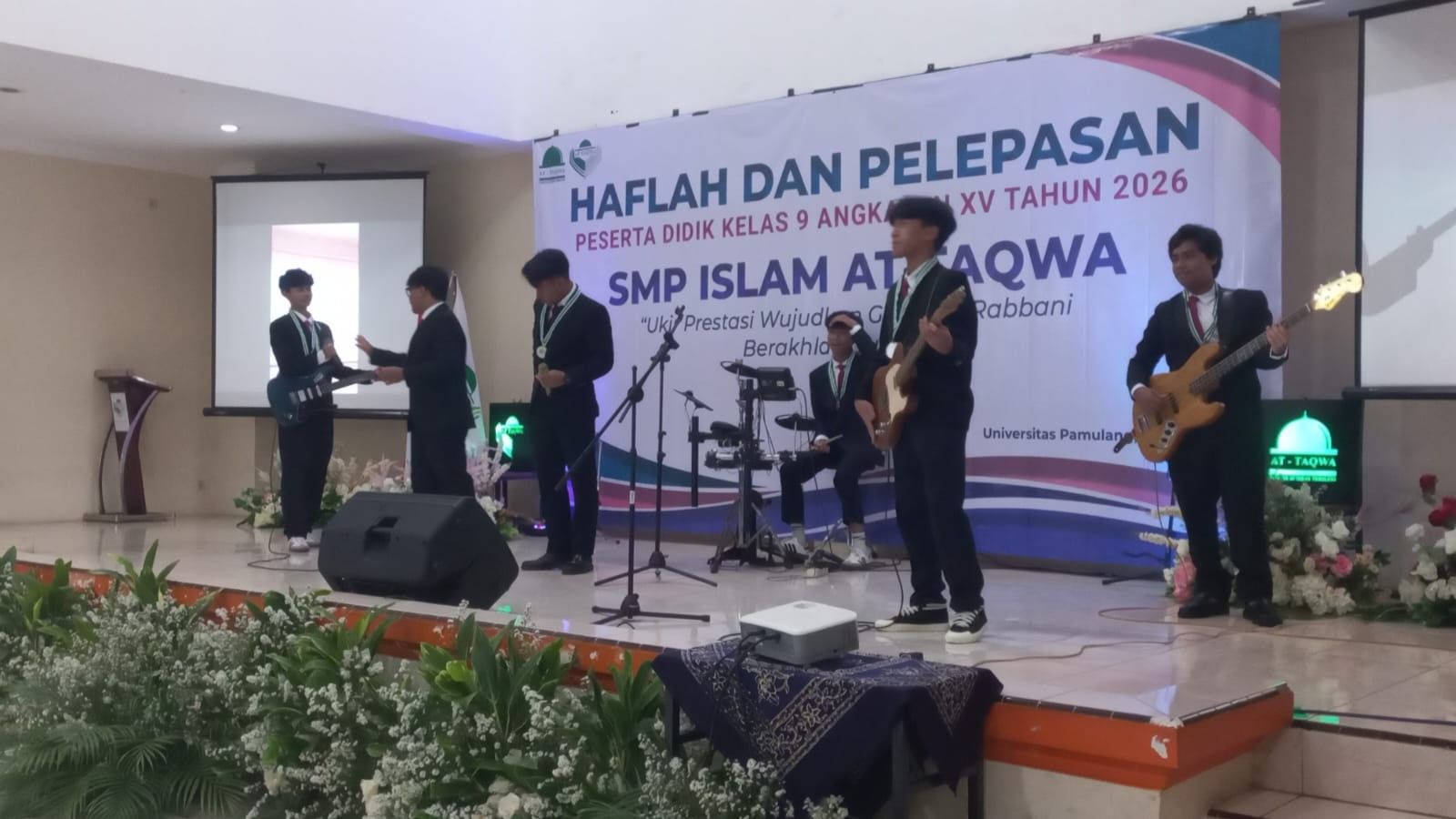 Dari Tahfidz hingga Prestasi Nasional, Pelepasan Siswa SMP Islam At-Taqwa Pamulang Memukau